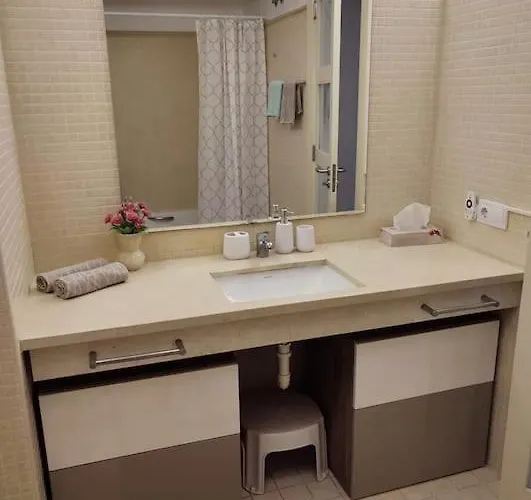 Balcon, Cosy One Bed With Aircon And Pool