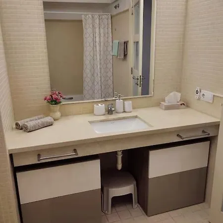 Balcon, Cosy One Bed With Aircon And Pool