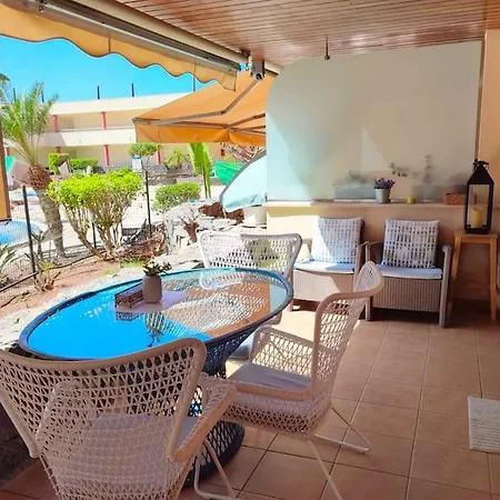 Balcon, Cosy One Bed With Aircon And Pool 아파트 *
