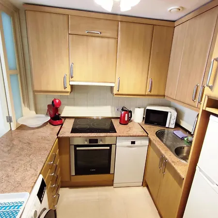 아파트 Balcon, Cosy One Bed With Aircon And Pool *
