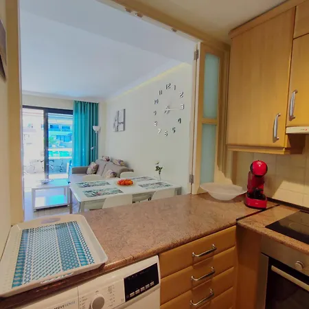 Balcon, Cosy One Bed With Aircon And Pool *