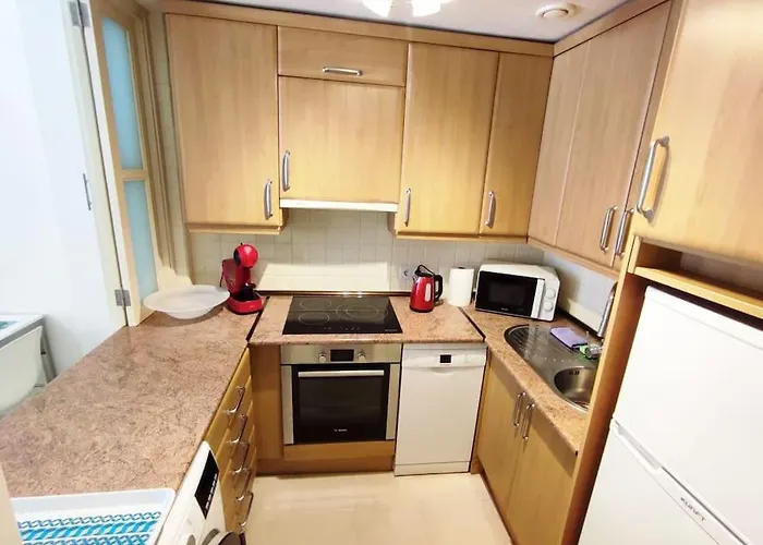 Balcon, Cosy One Bed With Aircon And Pool