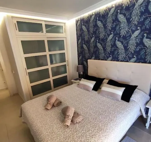 Balcon, Cosy One Bed With Aircon And Pool *